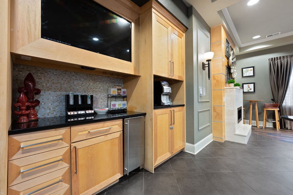 clubhouse kitchen with beverage station at Fenwyck Manor Apartments
