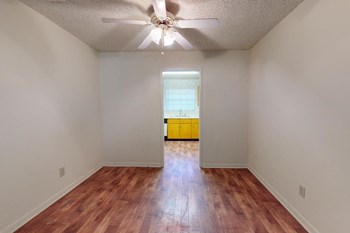 Aspen-Run-II-Dining-1 2060 Continental Ave 1-3 Beds Apartment for Rent - Photo Gallery 6
