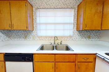 Aspen-Run-II-Kitchen-2 2060 Continental Ave 1-3 Beds Apartment for Rent - Photo Gallery 4