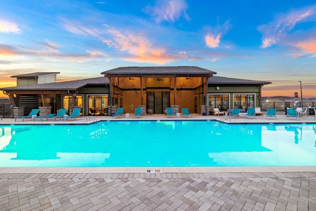 the pool at the resort at governors crossing