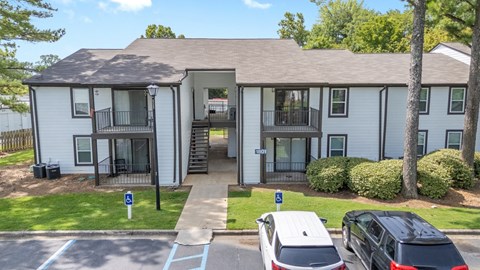 White Apartment Building at Trails at Alabaster Apartments, Alabama