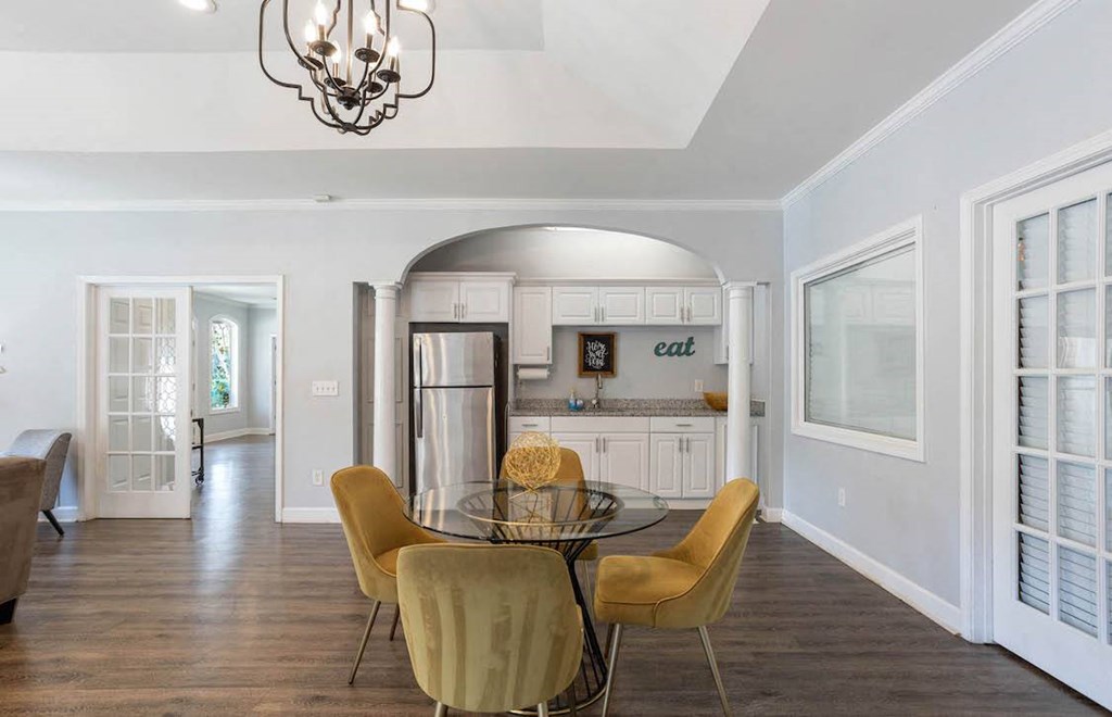 a dining table and kitchenette in the clubhouse at The Onyx Hoover