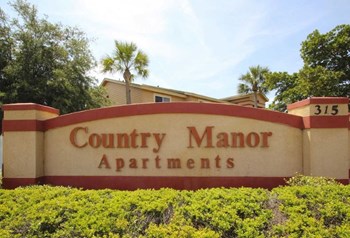 Signage in front of Country Manor Apartments in Bowling Green, FL - Photo Gallery 3