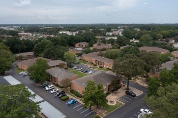 Aerial view of Hampton House Apartments for rent in Jackson, MS