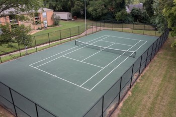 Fenced tennis court at Hampton House Apartments in Jackson, MS - Photo Gallery 13