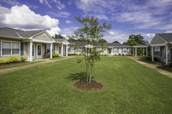 courtyard courtyard area at Havenly Park Villas - Photo Gallery 3