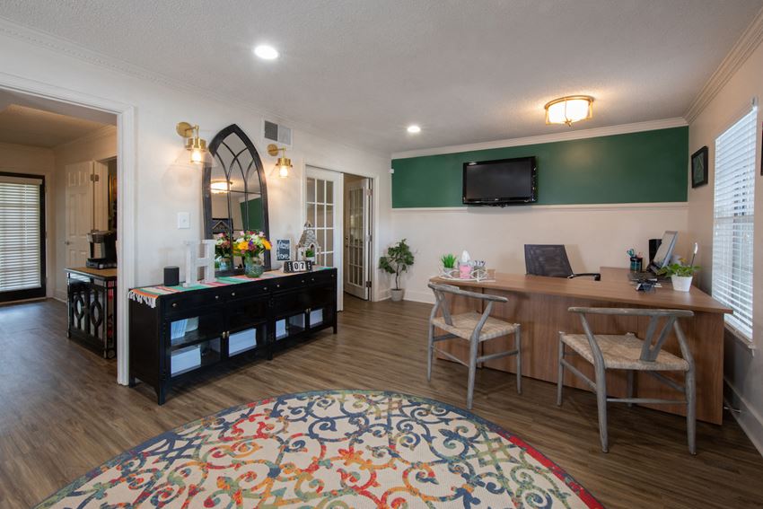 Huntleigh Woods Apartments