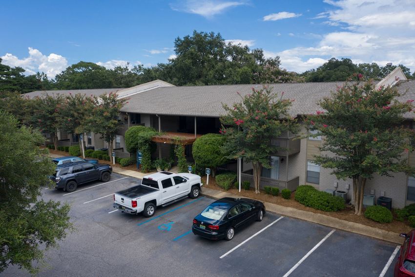 Huntleigh Woods Apartments