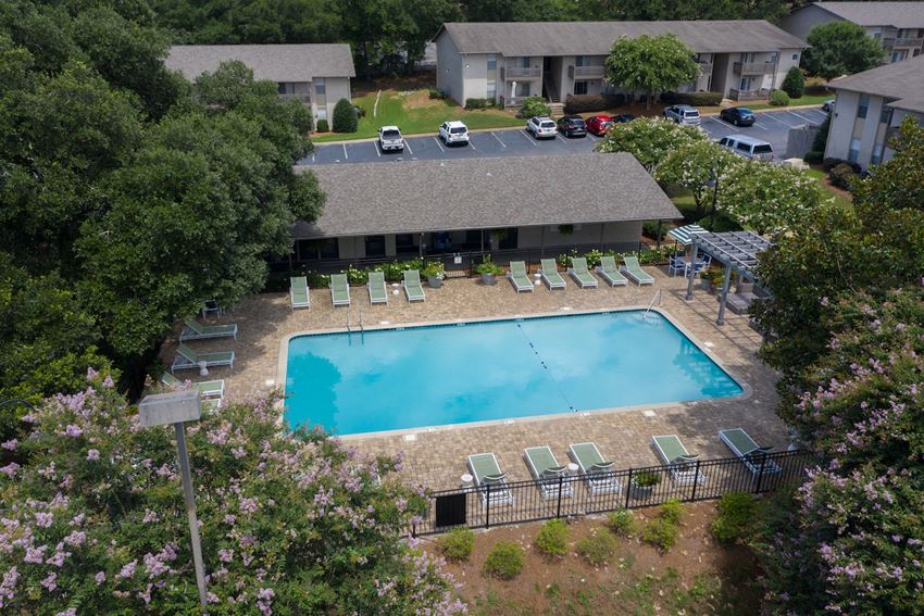 Huntleigh Woods Apartments