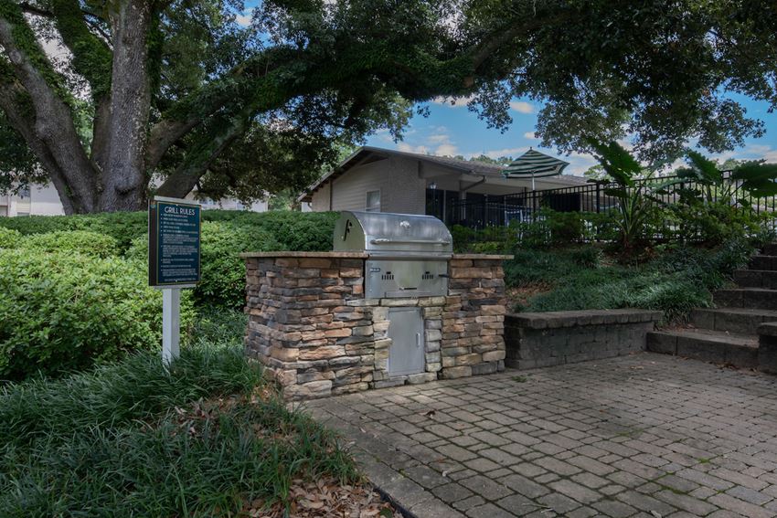 Huntleigh Woods Apartments