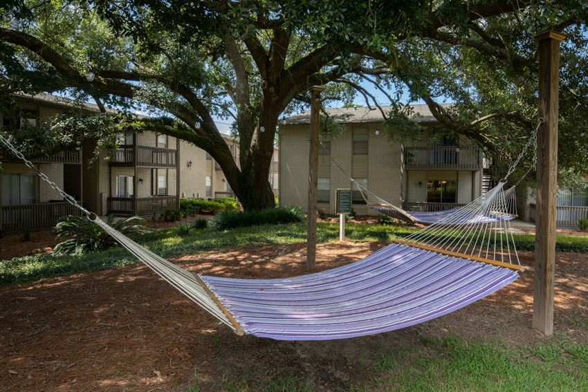 Huntleigh Woods Apartments