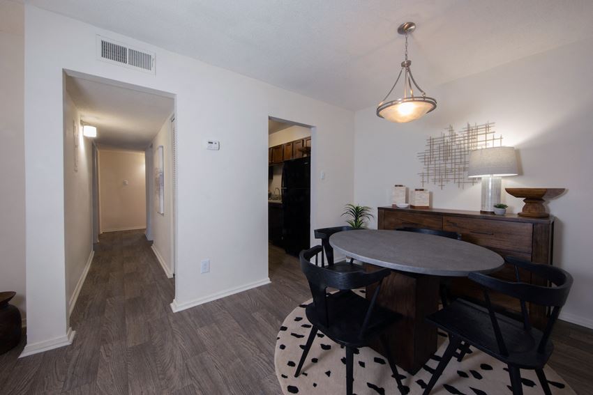 Huntleigh Woods Apartments