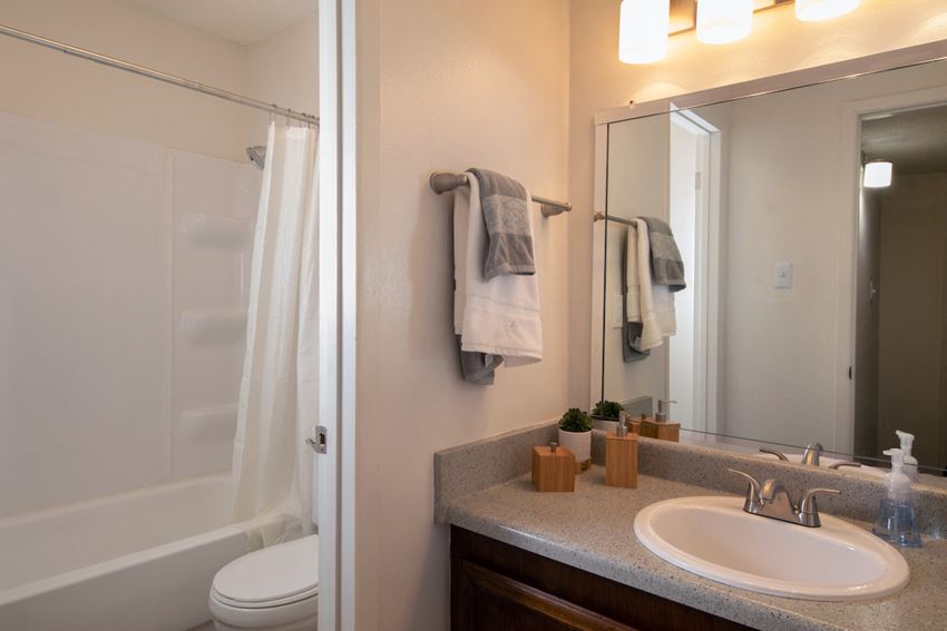 Huntleigh Woods Apartments