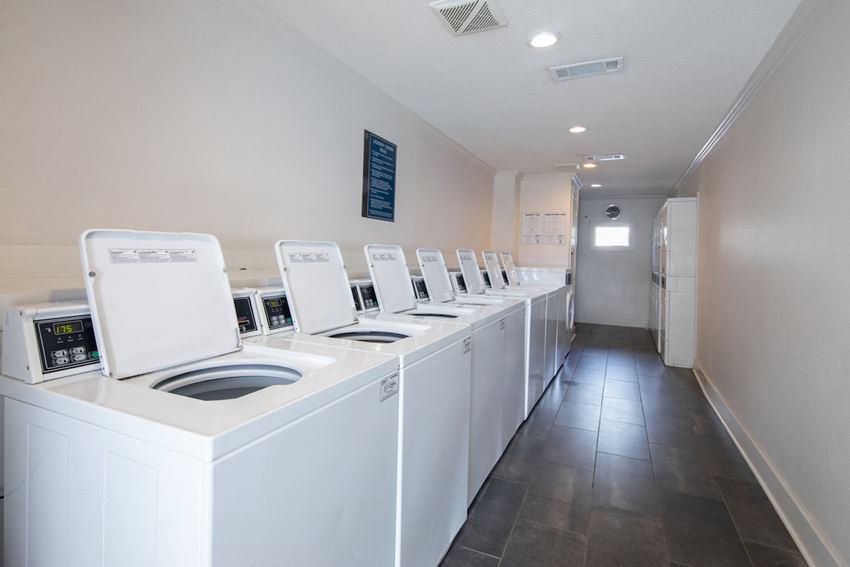 Huntleigh Woods Apartments