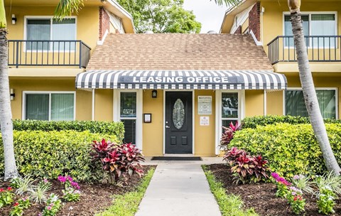 leasing office at the vistas apartments