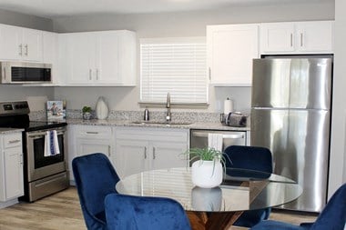 403 3Rd Street NE 1-3 Beds Apartment for Rent - Photo Gallery 1