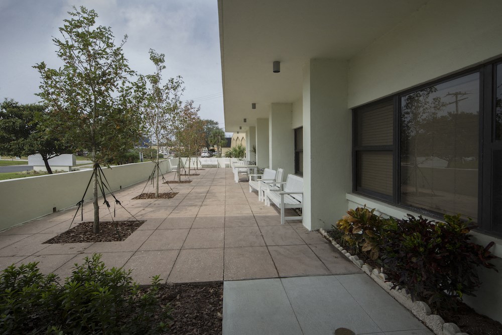 Mount Carmel Gardens senior apartments in jacksonville, florida courtyard