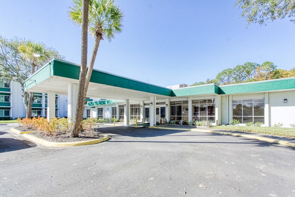 Drive-Up-Entrance Drive up covered entrance at Morris Manor Apartments in Jacksonville