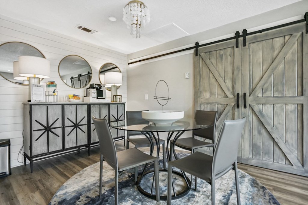 Dining Area at The Oasis Apartments, Daytona Beach