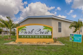PCT5-Gallery.jpg Monument sign surrounded by apartments and palm trees - Photo Gallery 3