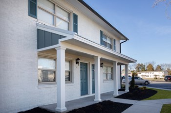 freshly painted residential exteriors and shared front porches freshly painted residential exteriors and shared front porches at The Kensington Apartments, Alabama, 35816 - Photo Gallery 3