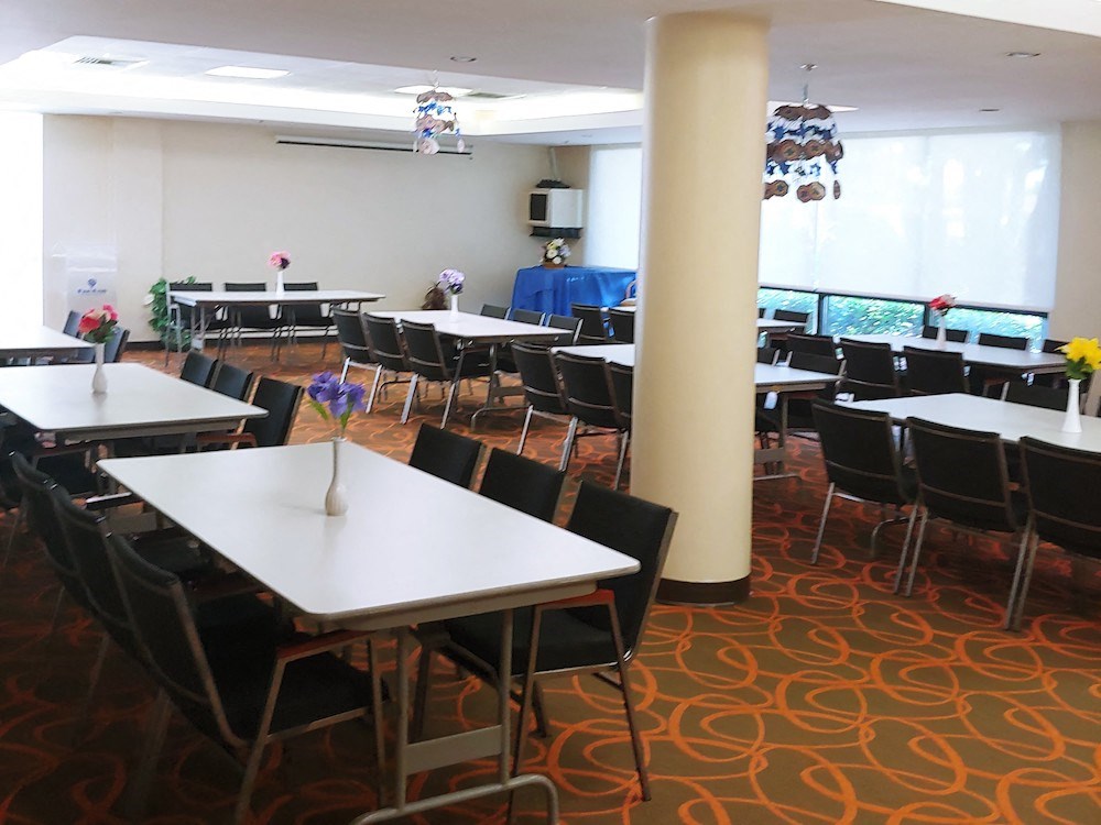 B'nai B'rith I, II, & III apartments in deerfield beach dining tables