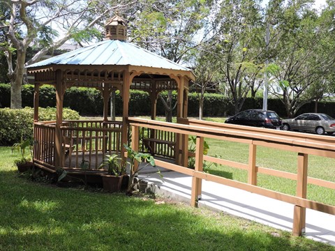 relaxing gazebo at B'nai B'rith I, II, & III apartments in deerfield beach
