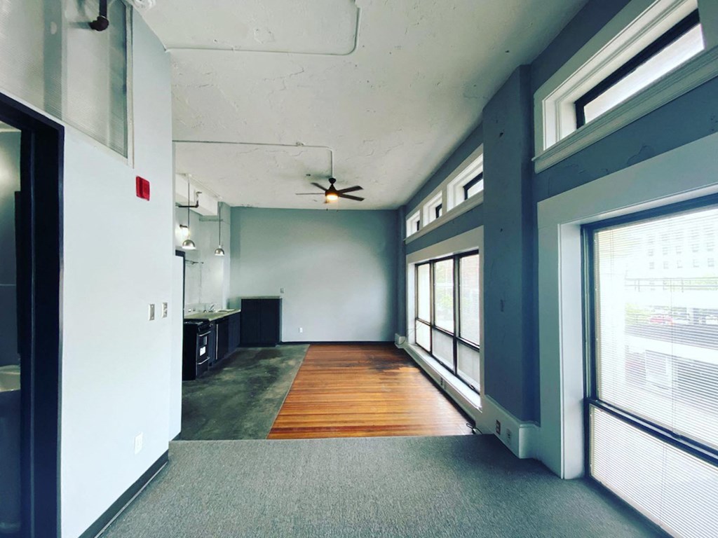 Large loft high ceilings, ceiling fan, and large windows at Jemison Flats, Birmingham, AL