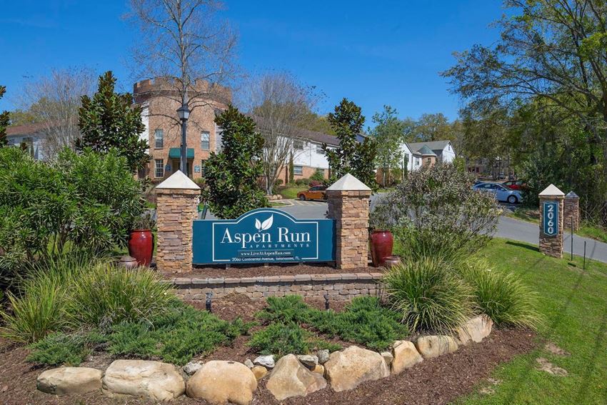 Signage at entrance at Aspen Run and Aspen Run II Apartments, Florida - Photo Gallery 1