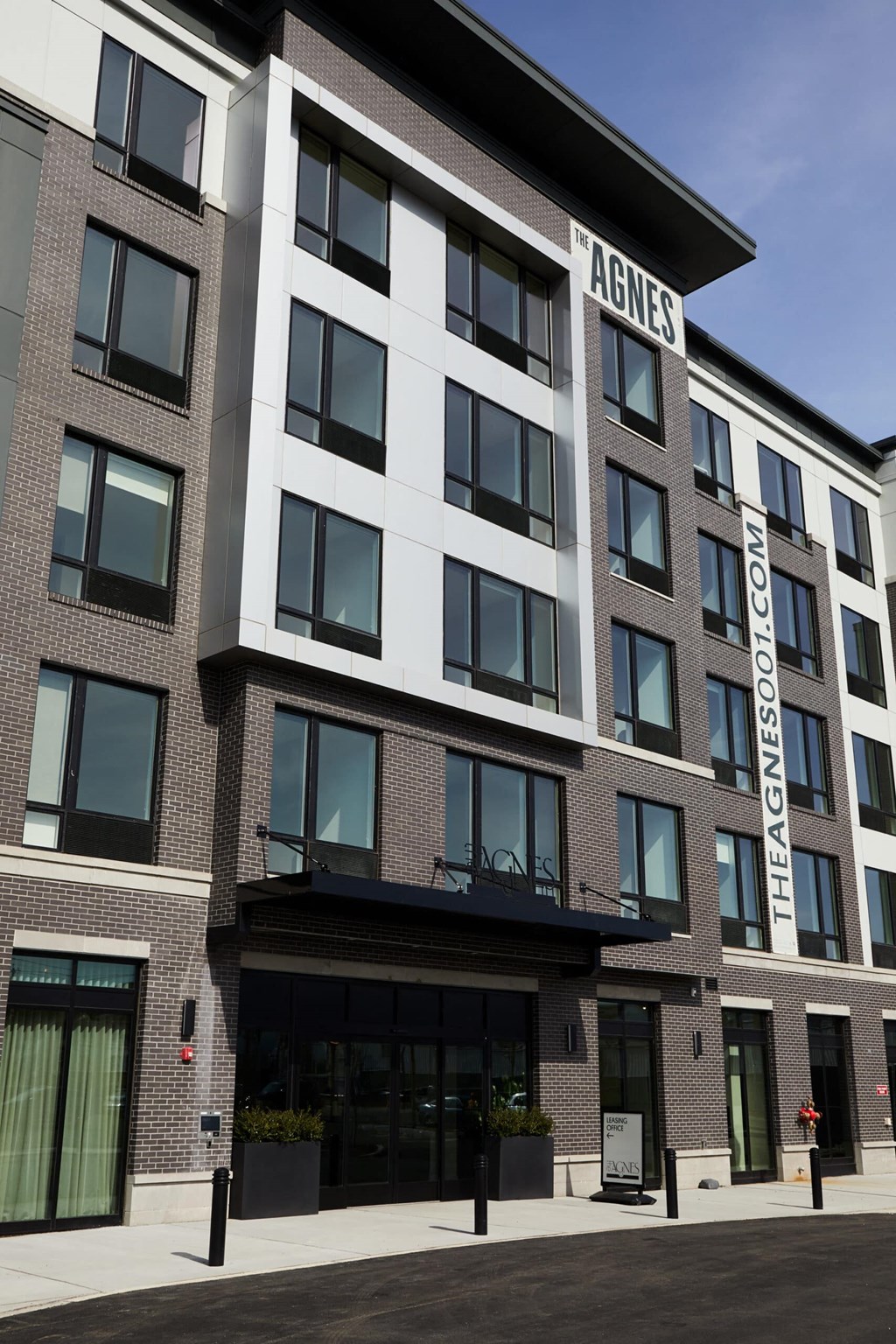 the building where the hotel is located