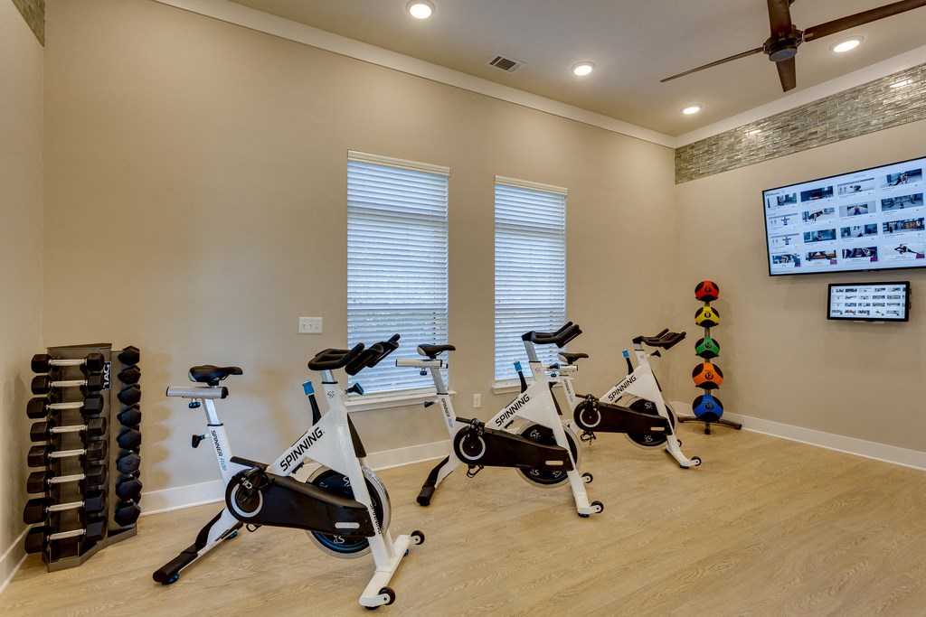 the gym at the preserve at polk apartments