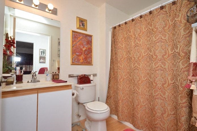 Bathroom With Bathtub at River Park Place Apartments, Vero Beach, Florida