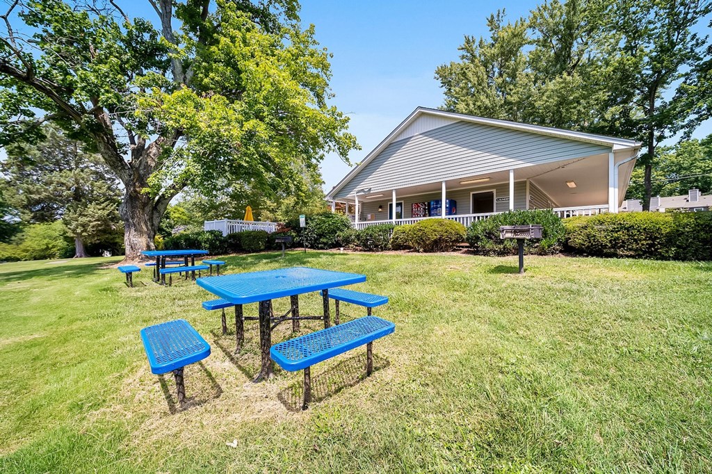 Picnic tables and benches at Brandemere Apartment Homes, North Carolina, 27106