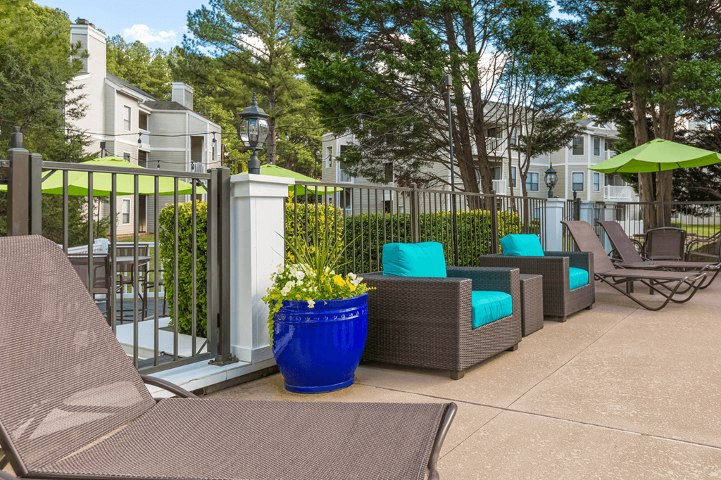 Outdoor Lounge at Bridges at Mallard Creek Apartment Homes, Charlotte
