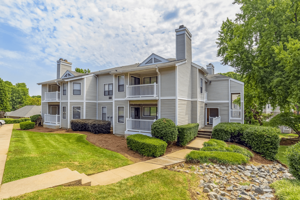 Exterior View at Bridges at Mallard Creek Apartment Homes, North Carolina