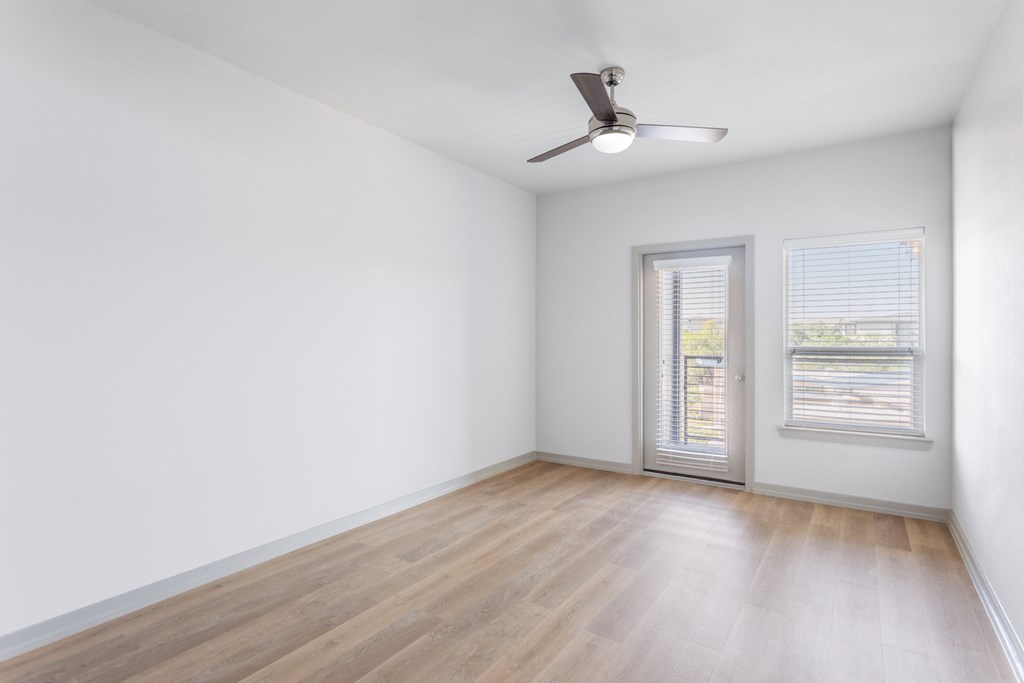 unfurnished bedroom with ceiling fan