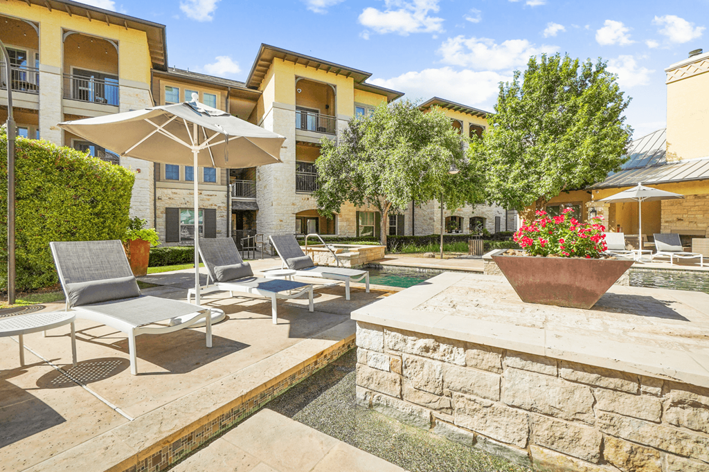 the preserve at ballantyne commons community courtyard