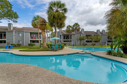 Swimming Pool with Tanning Deck