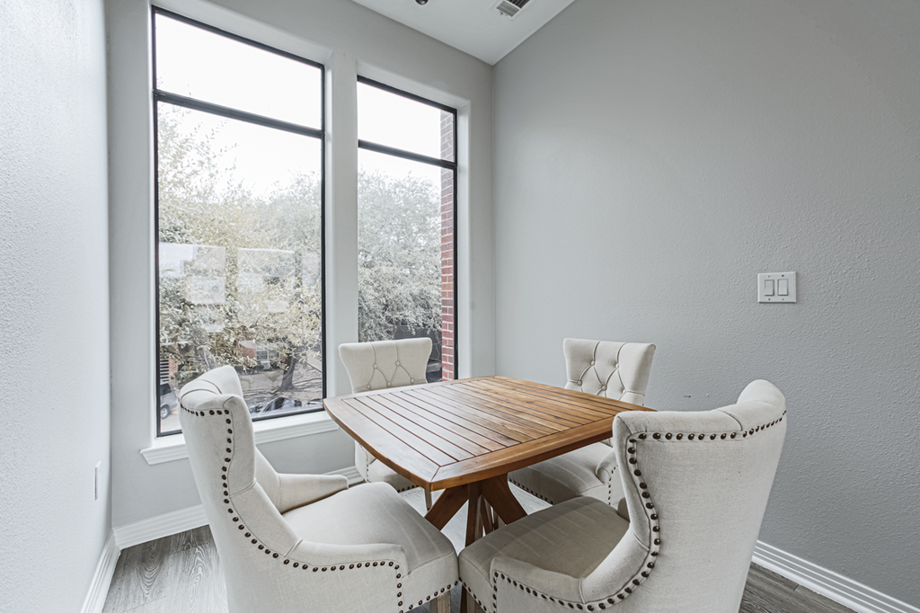 clubhouse lounge area with table seating
