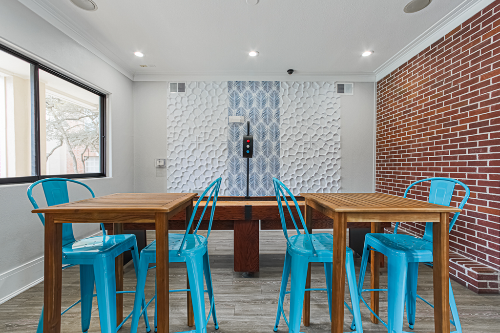 clubhouse lounge area with table seating