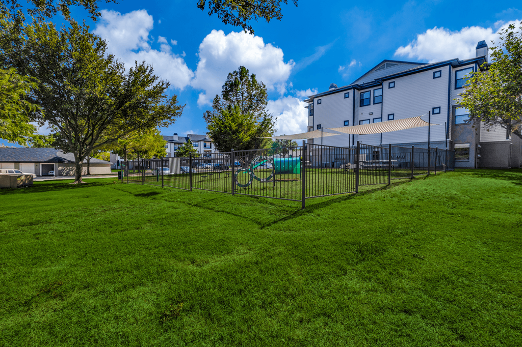the preserve at ballantyne commons dog park with a fence
