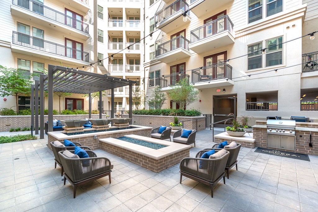 Outdoor seating area surrounding water fixture