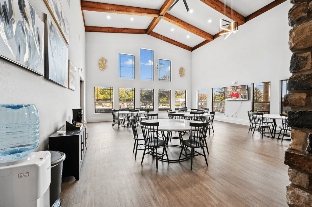 the preserve at ballantyne commons community room with tables and chairs