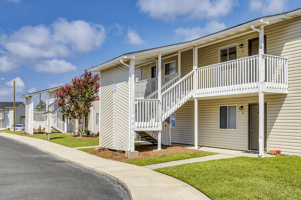Exterior Landscape at Patriot Point Apartment Homes, Spring Lake 