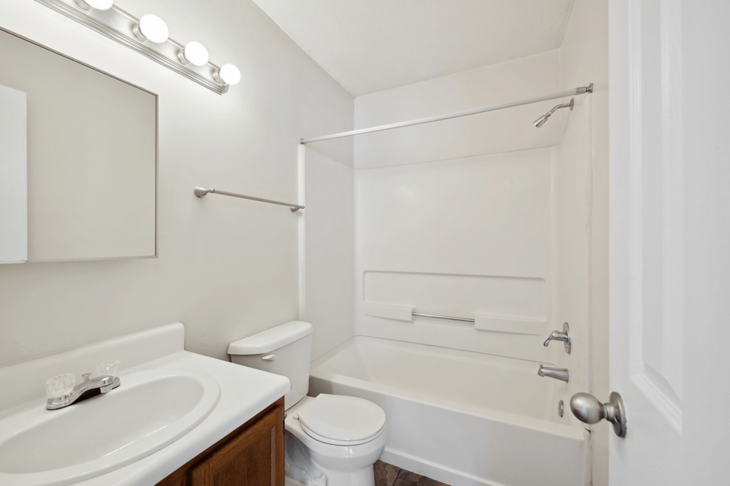 Bathroom With Bathtub at Patriot Point Apartment Homes, Spring Lake, NC 28390