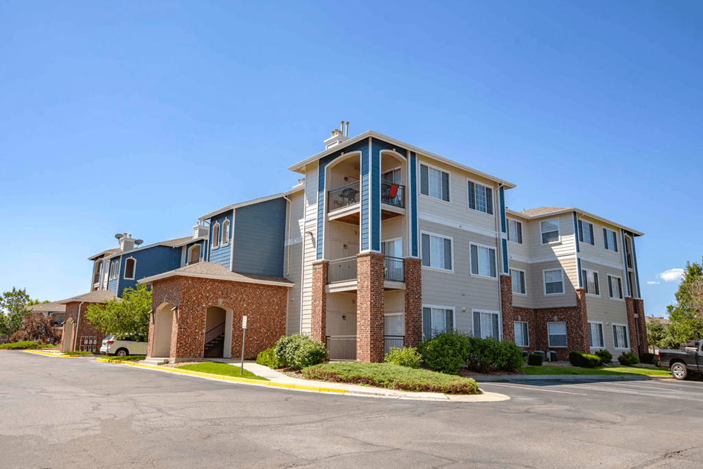 exterior view at the regency woods apartments in pascagoula, ms