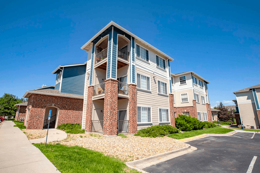 exterior view at the regency woods apartments in pascagoula, ms