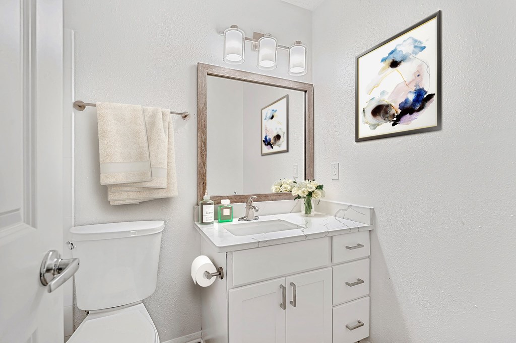 Luxurious Bathroom at Southpark Commons Apartment Homes, Charlotte, 28210