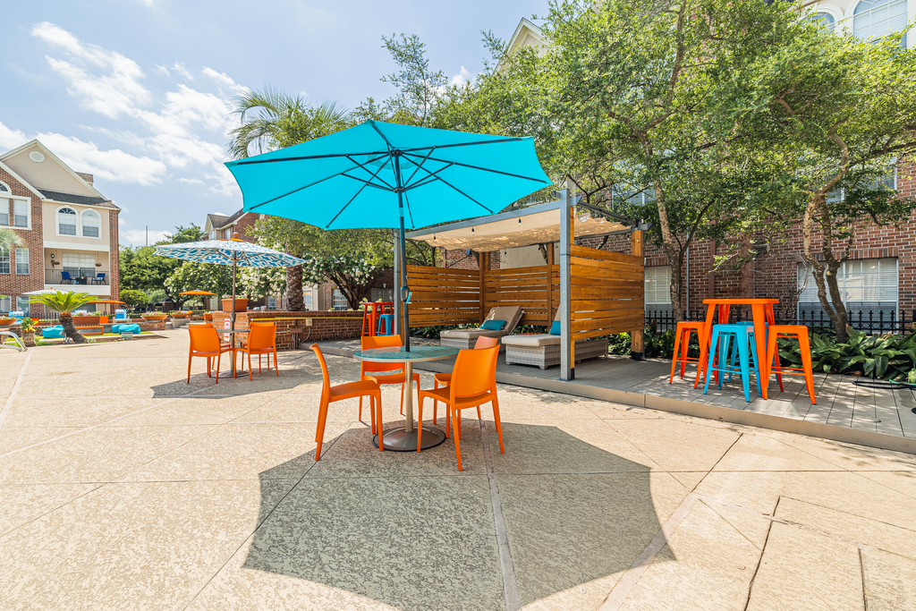 outdoor tables and chairs with umbrella shades