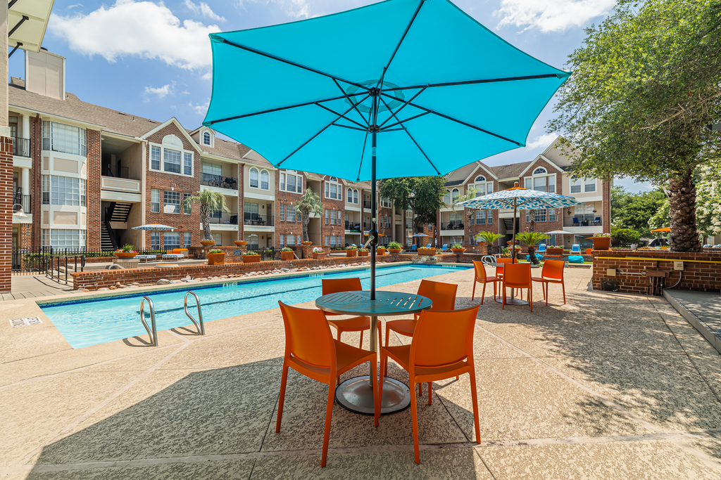 outdoor tables and chairs with umbrella shades